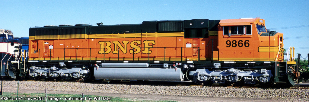 BNSF SD70MAC 9866